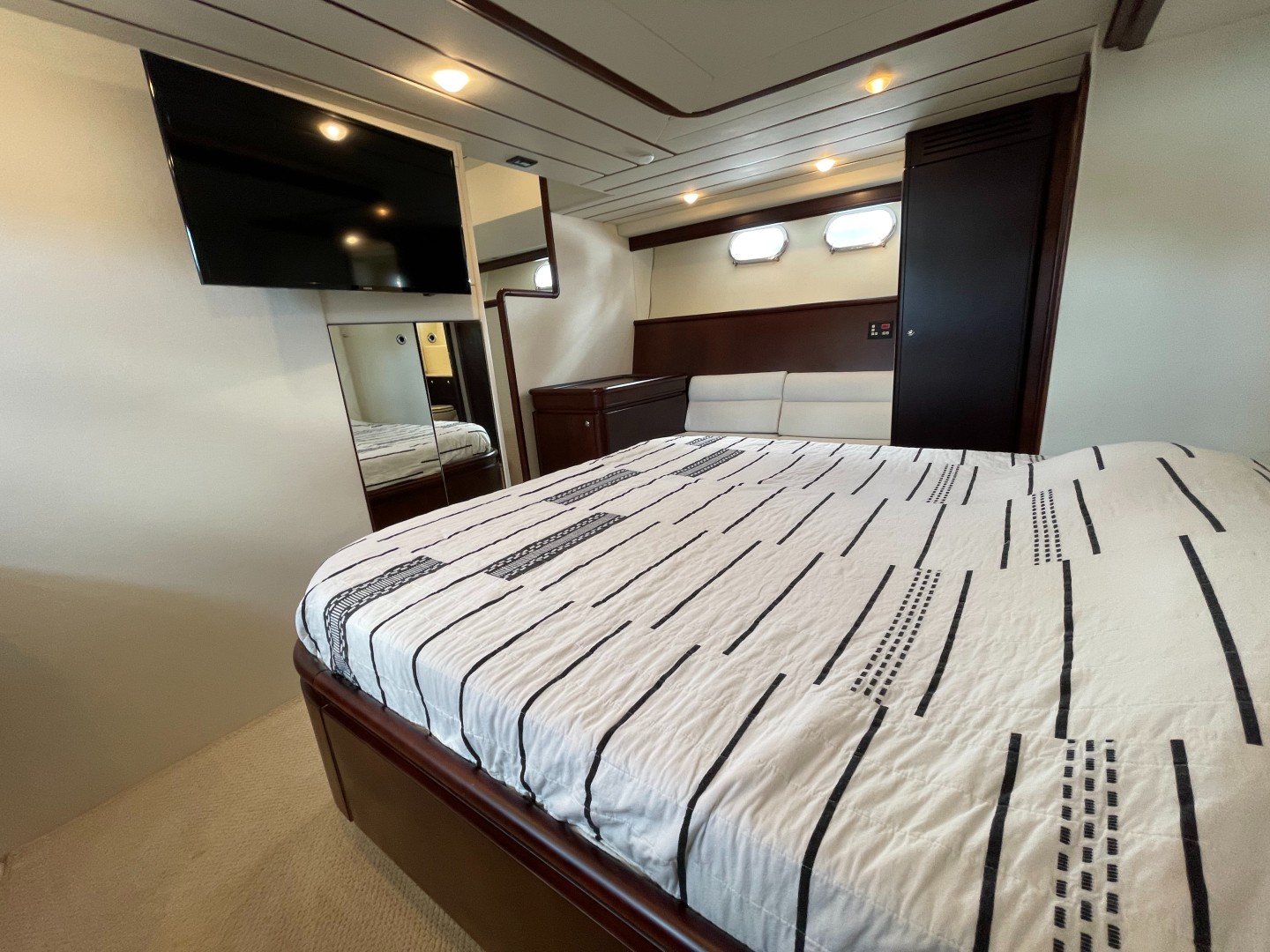 2001 Ferretti Yachts 680 - Image 20