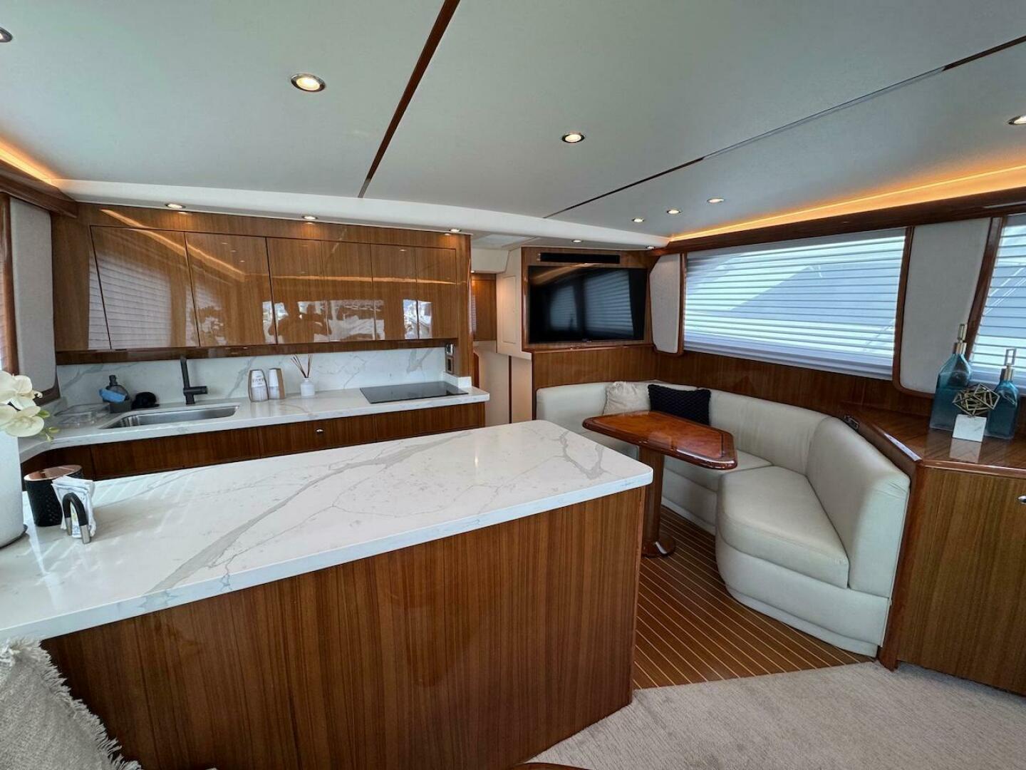 2007 VIKING 52 Convertible Base - Image 8