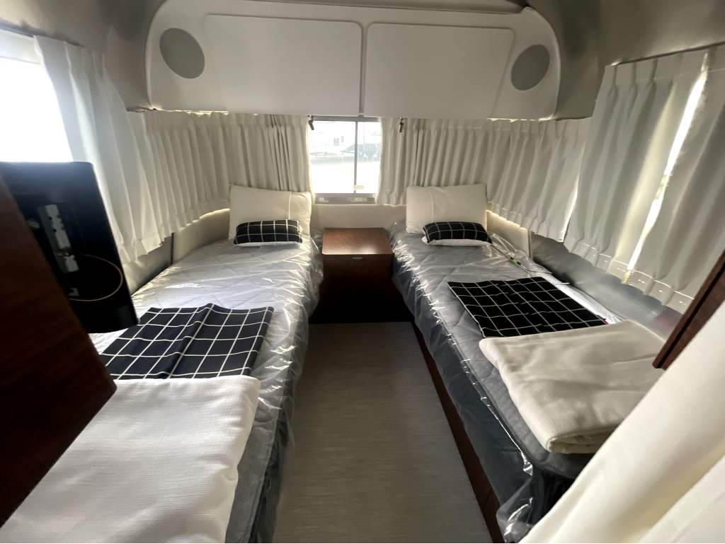 2026 AIRSTREAM GLOBETROTTER 27FBT - Image 29