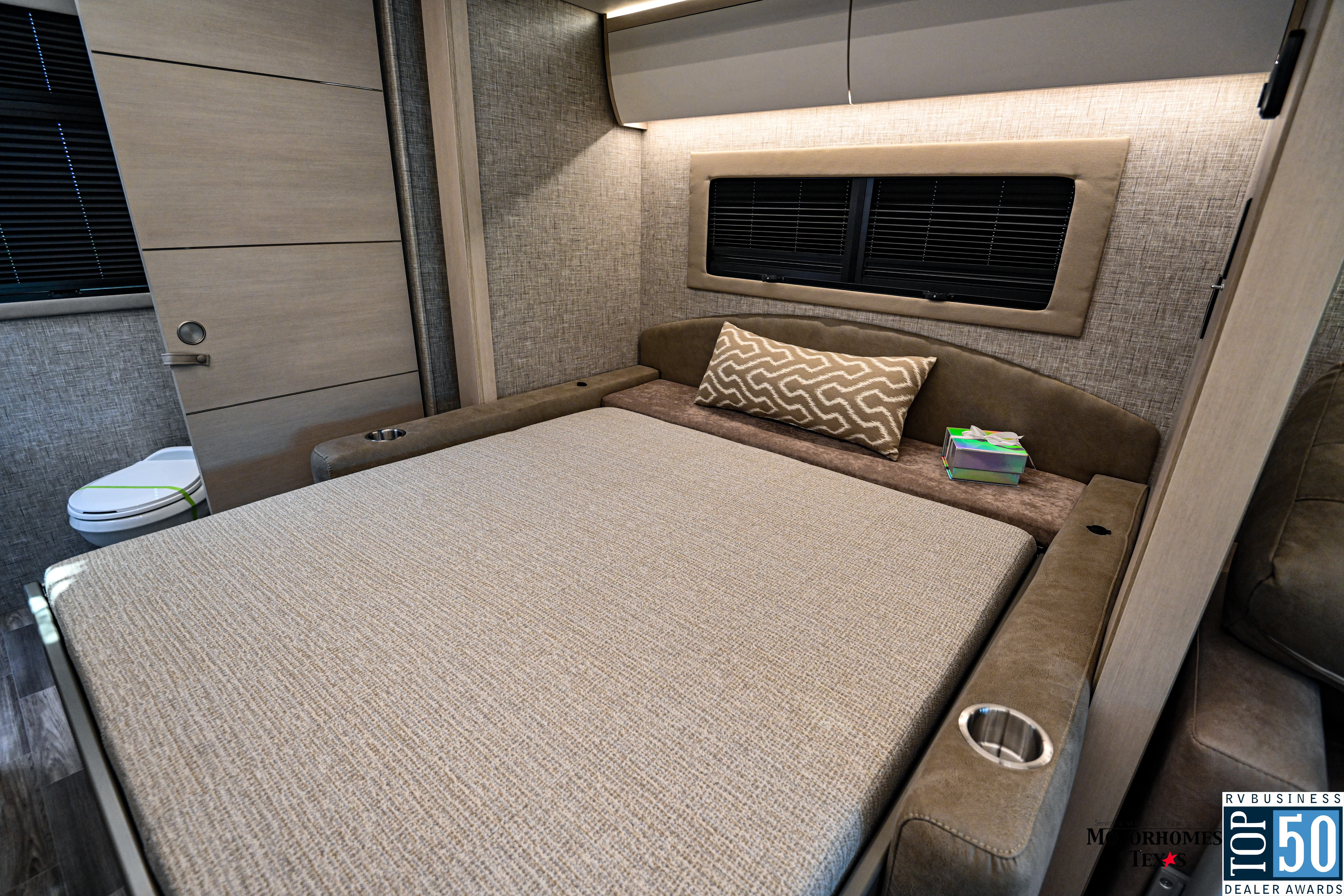 2026 Tiffin Wayfarer 25 XRW - interior 5