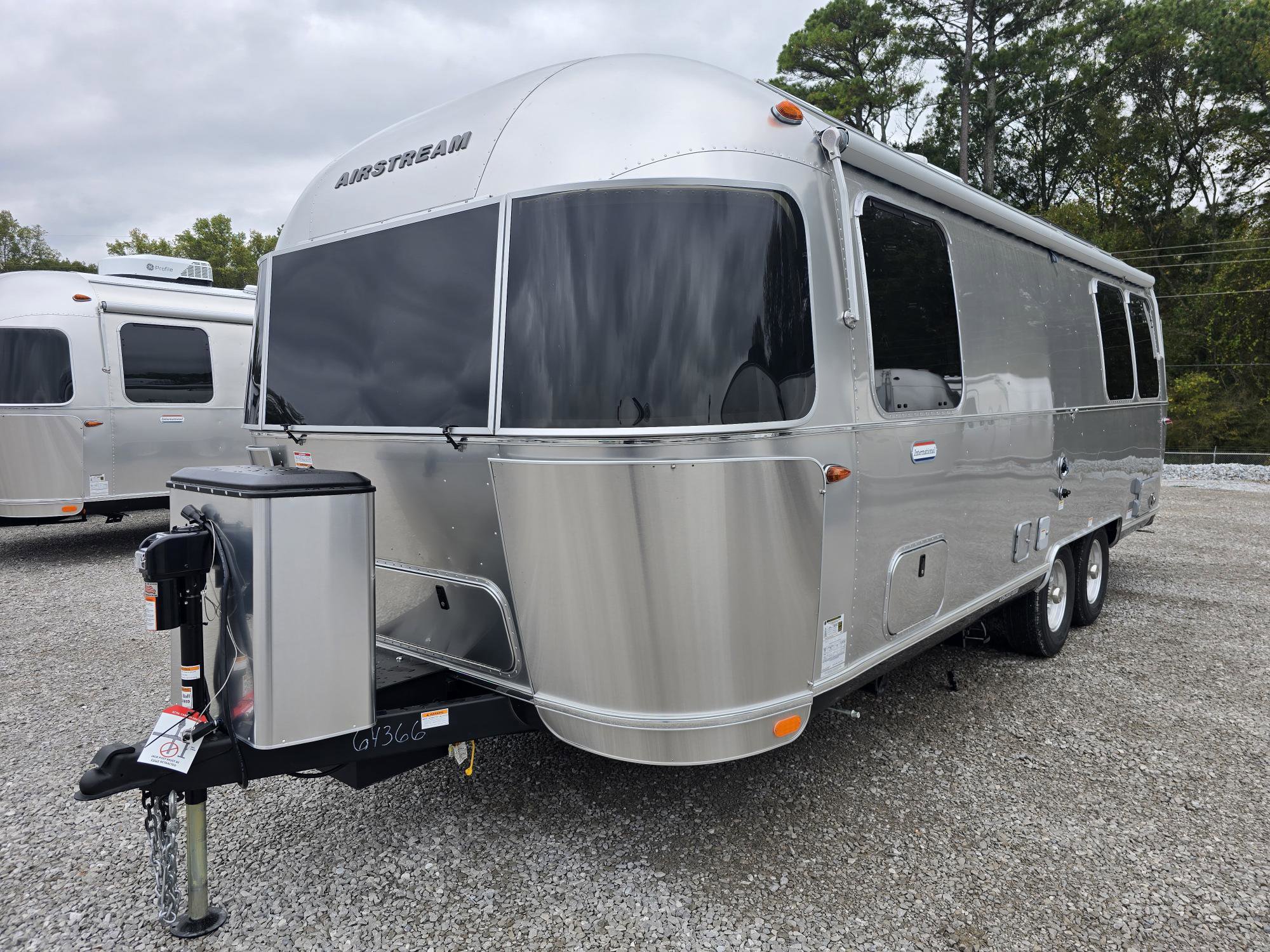 2026 Airstream International 25FB - Image 4