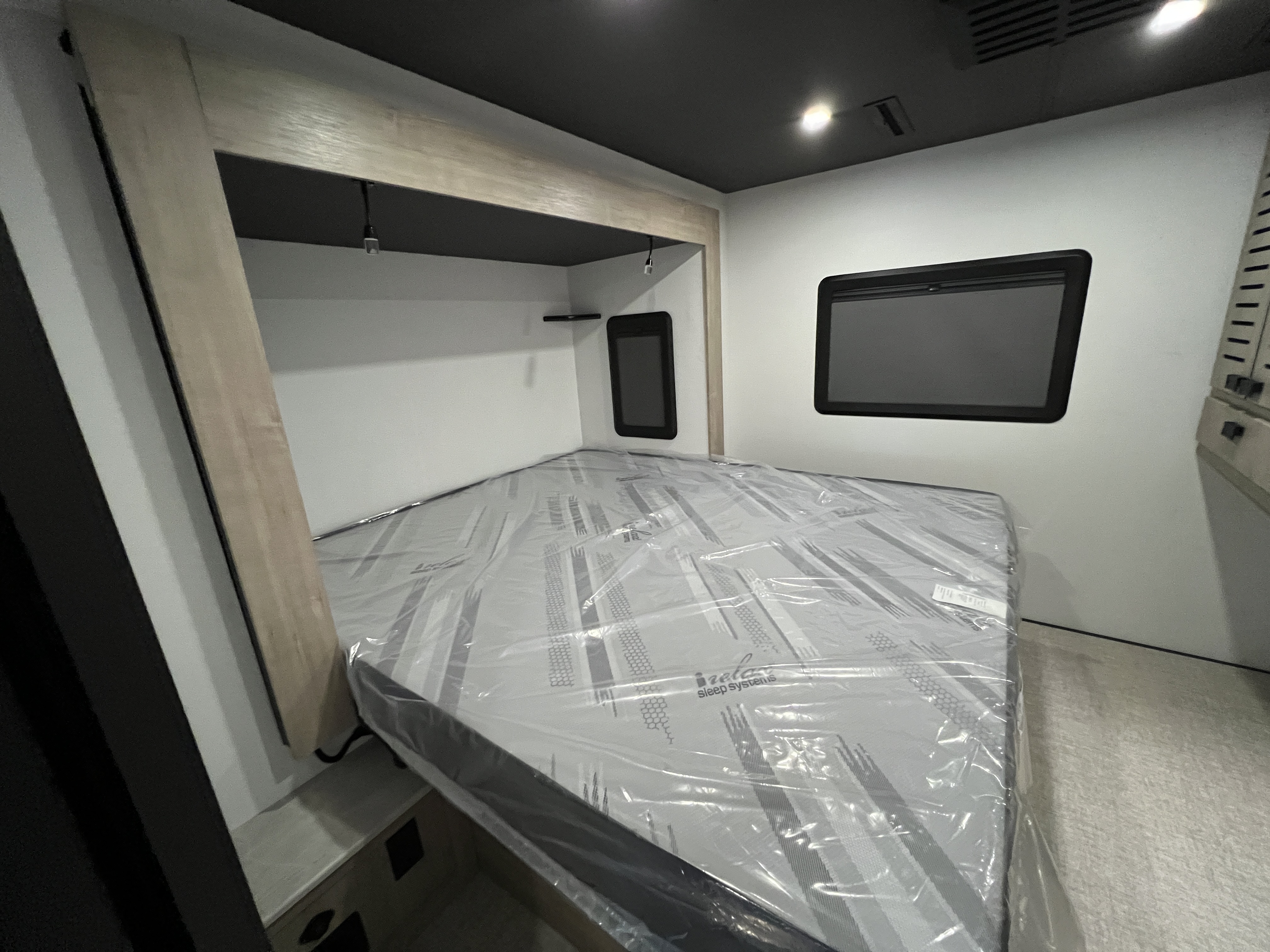 2027 Grand Design LINEAGE SERIES E 30DC - Image 27