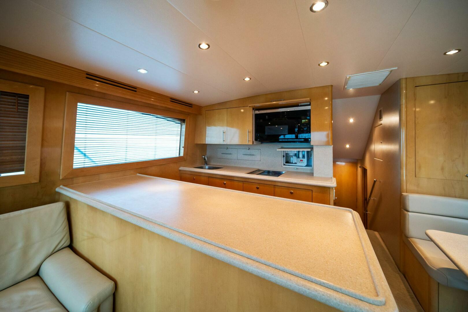 2003 Hatteras 54 Convertible - Image 12