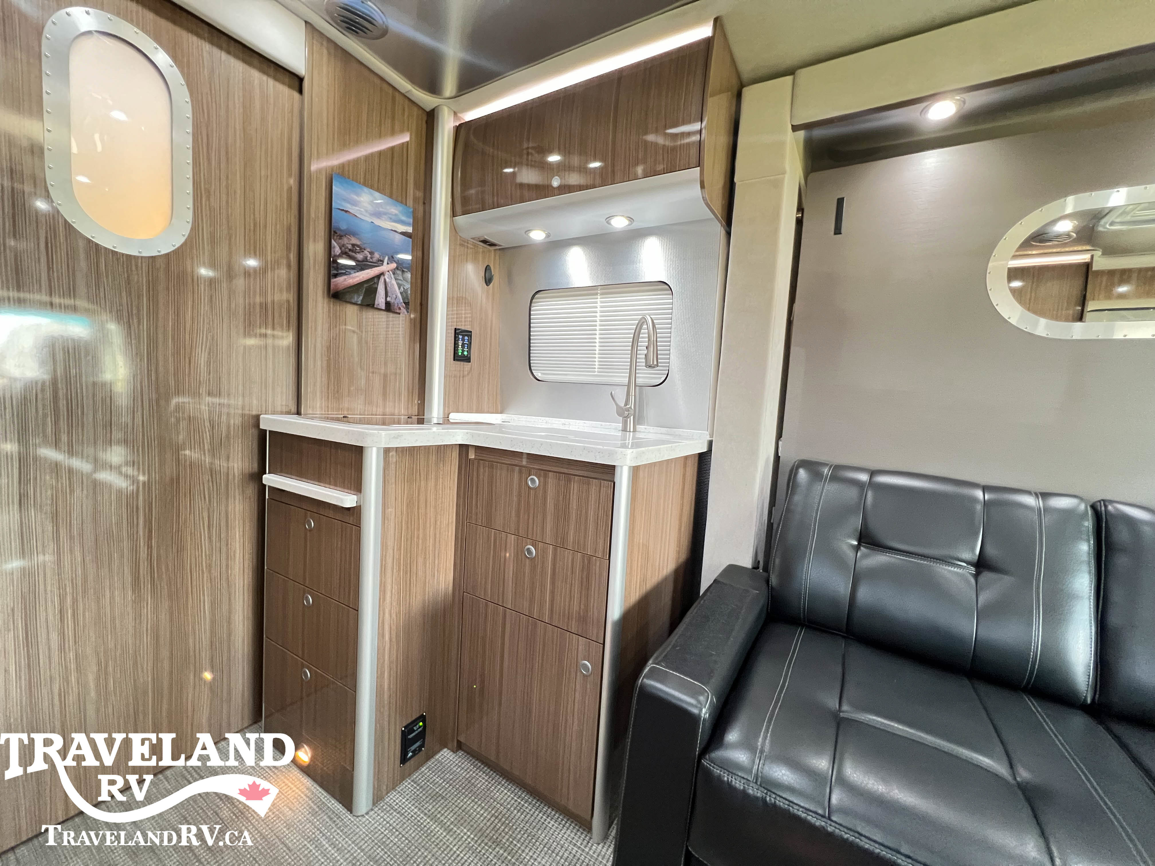 2019 Airstream Atlas Murphy Suite - Image 11