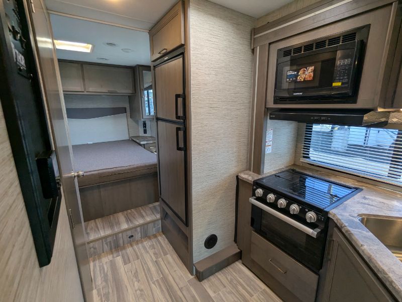 2024 Thor Motor Coach Four Winds 28Z - Image 14