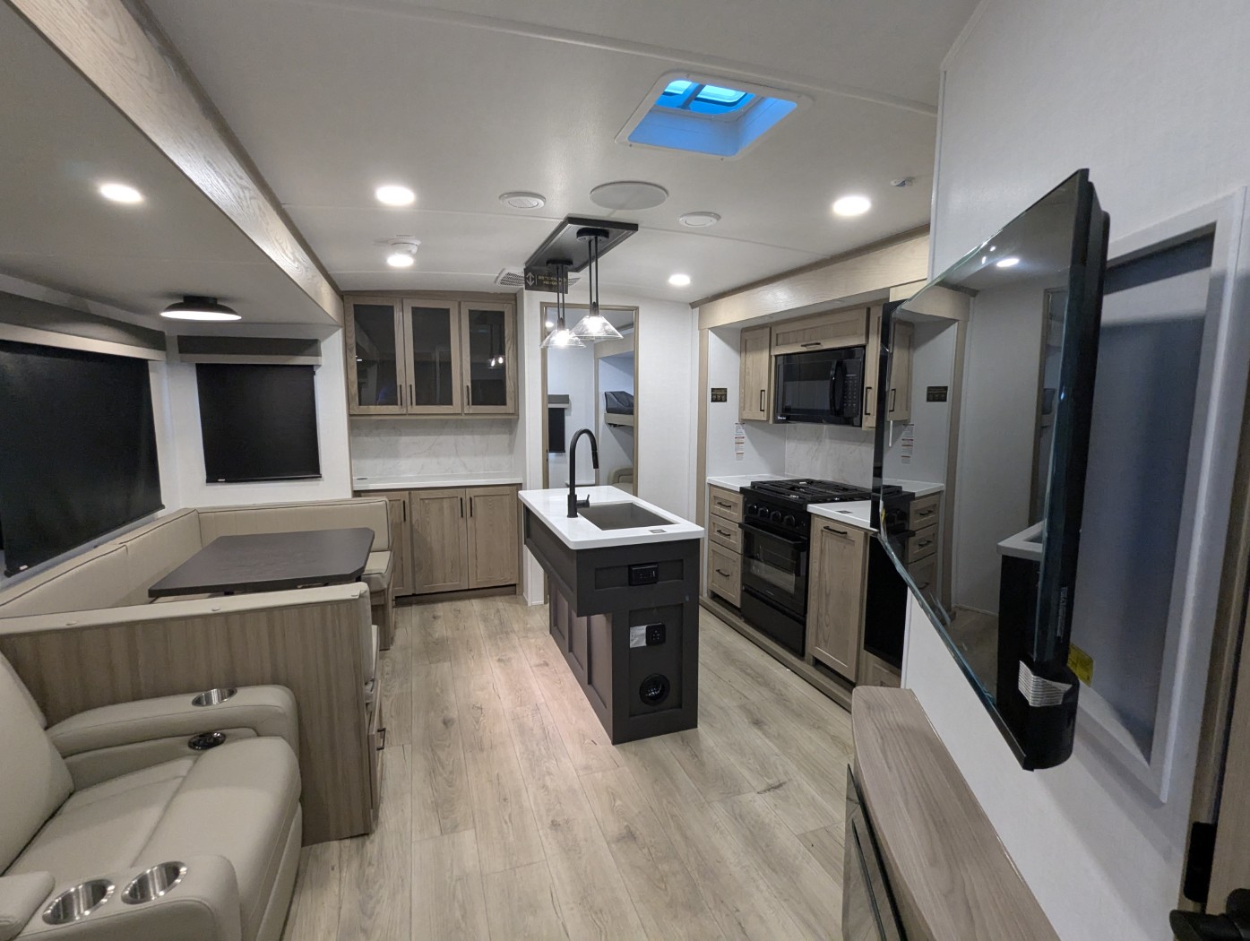 2026 Forest River Rockwood Signature 8336BH - Image 13