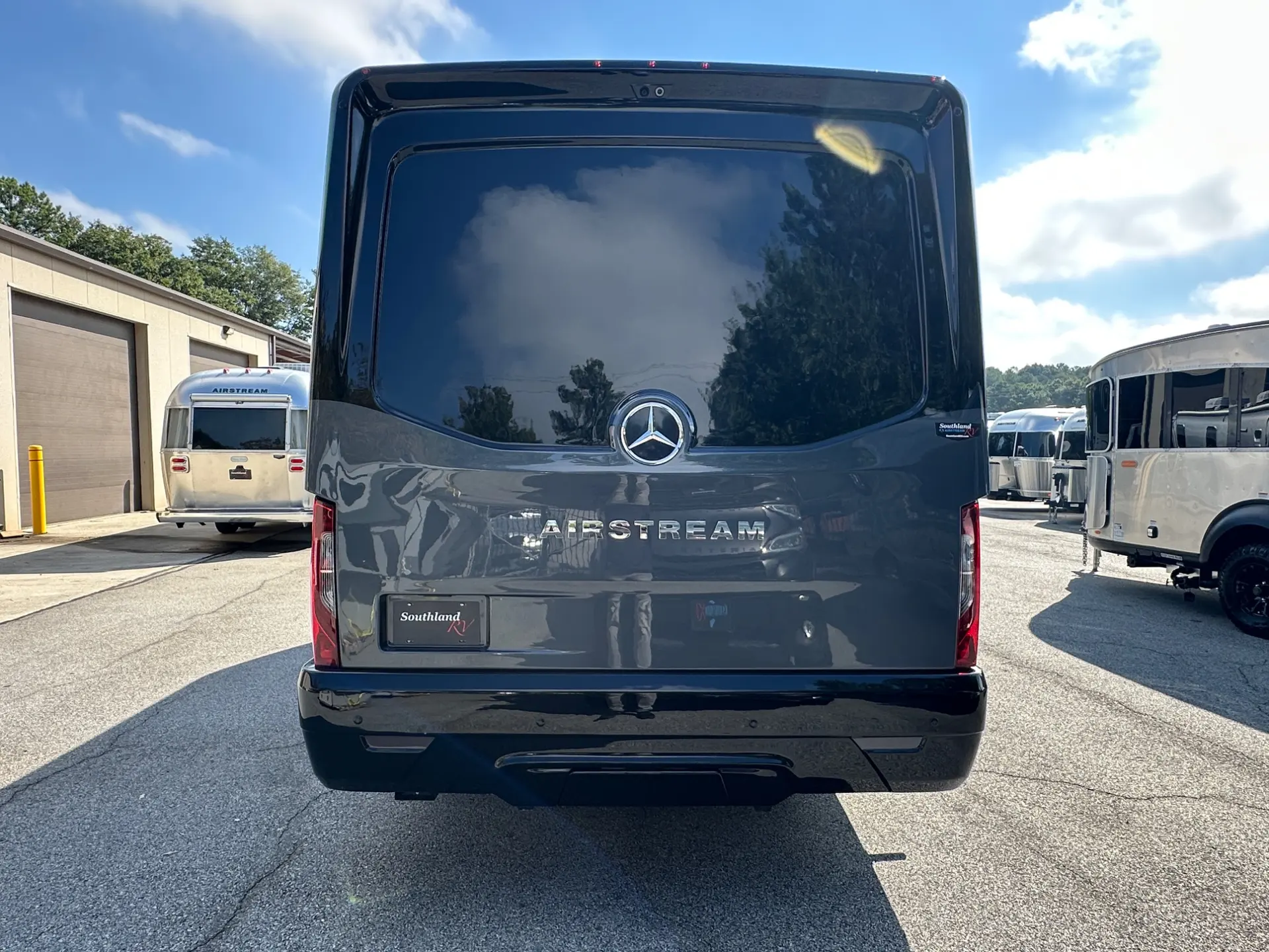 2027 Airstream Atlas 25RT - Image 5
