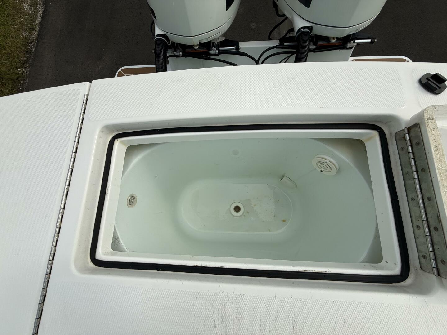 2017 Regulator 28 - Image 17
