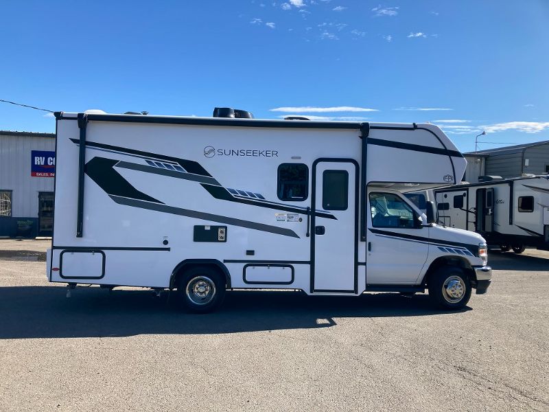2026 Forest River Sunseeker LE 2250SLEF - Image 5