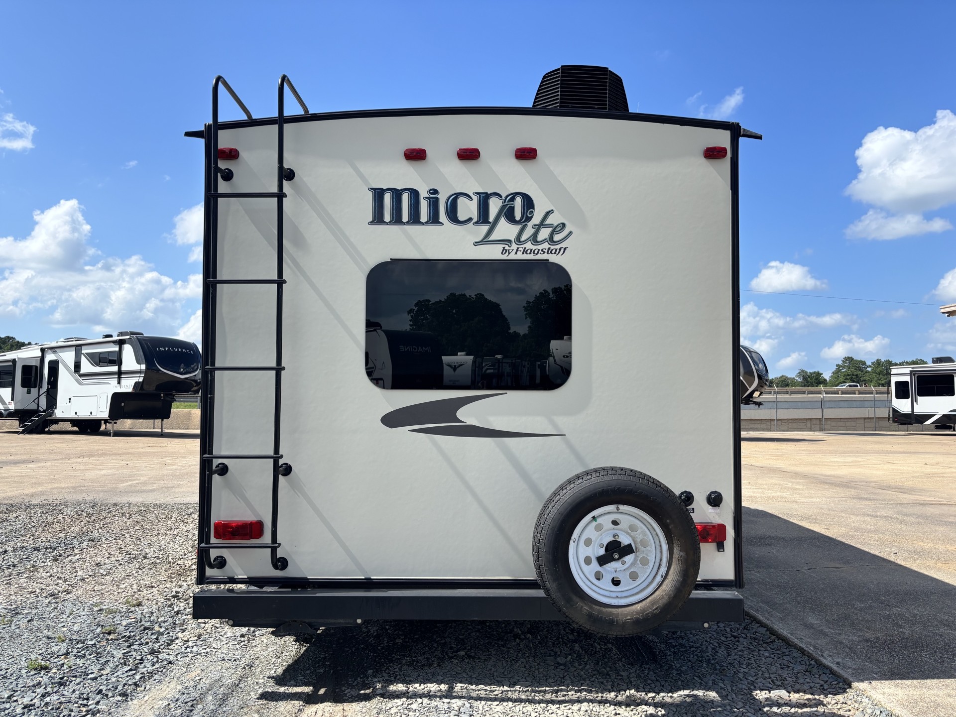 2016 Forest River Flagstaff Micro Lite 23FB - Image 7
