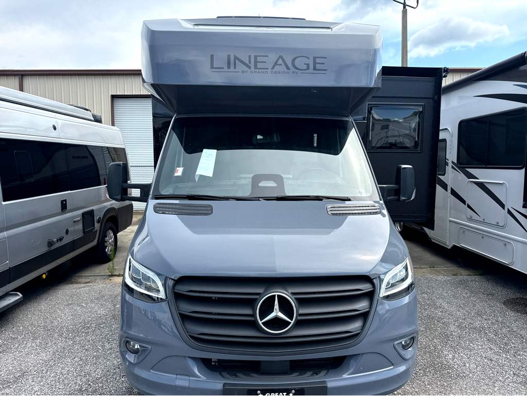 2025 Grand Design Lineage Series M 25FW - Image 9
