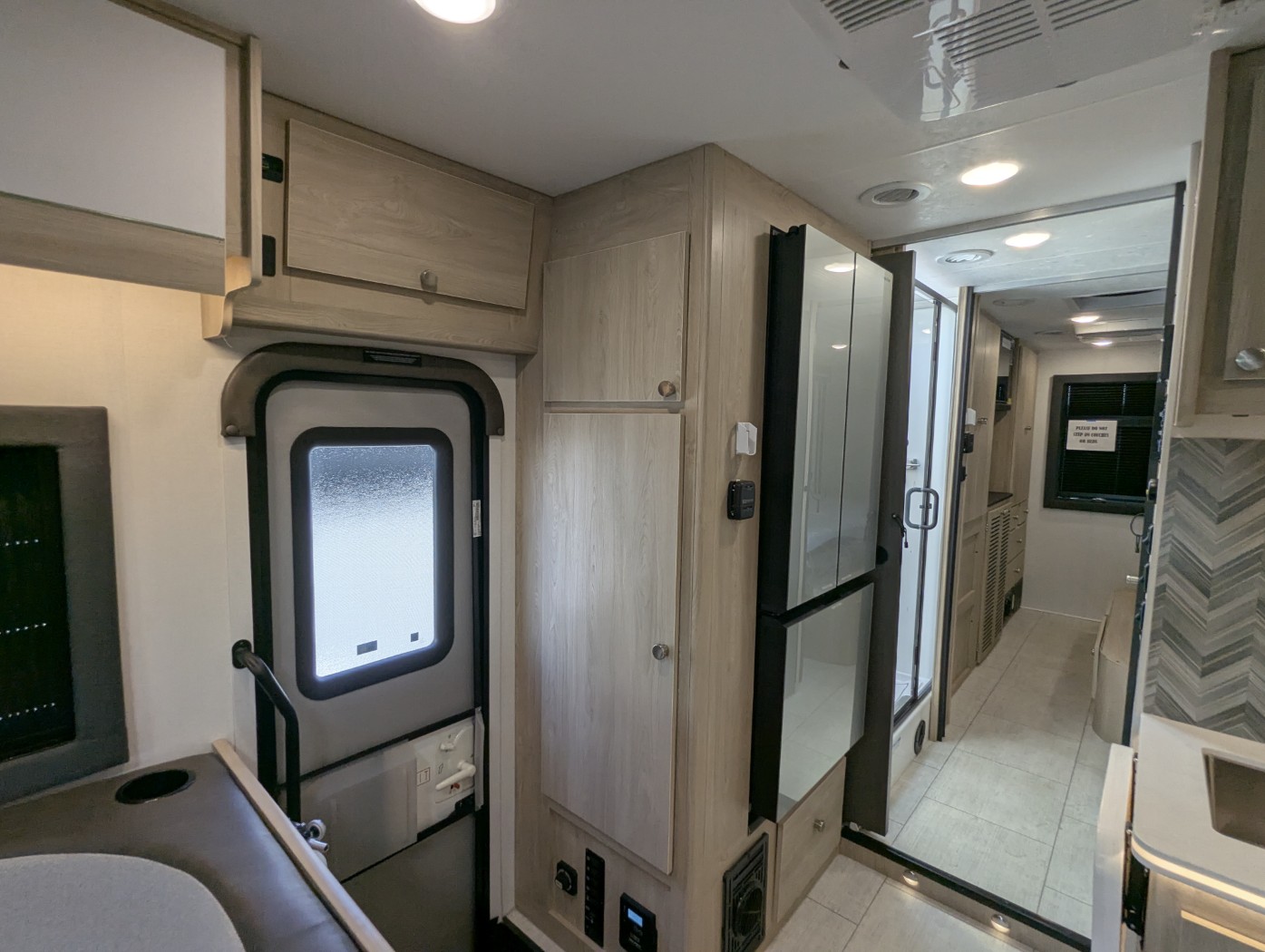 2027 Coachmen Entourage 330DS - Image 24