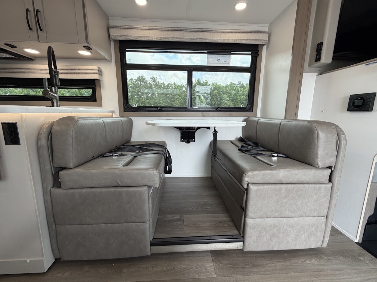 2027 JAYCO GREYHAWK XL 32U - Image 19