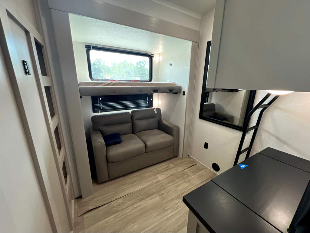 2027 JAYCO NORTH POINT 361RLBH - Image 17