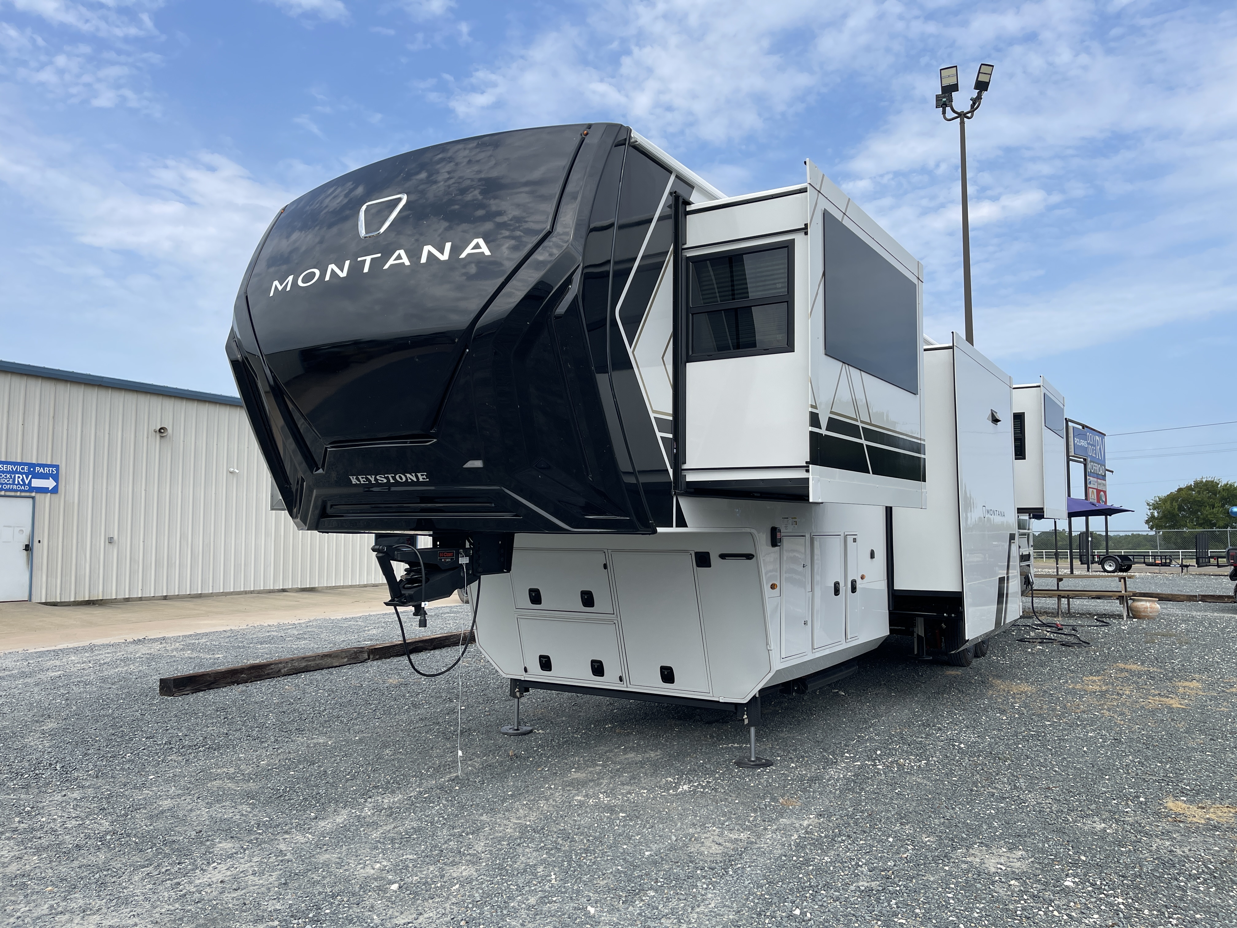 2027 Keystone Montana 3800FL - Image 3