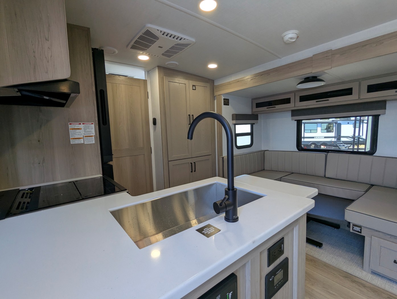 2026 Forest River Rockwood Mini Lite 2214S - Image 9