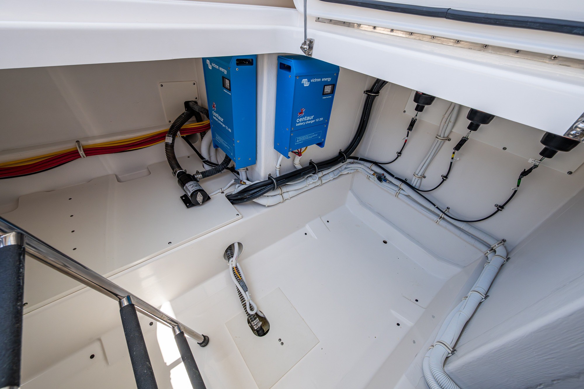 2024 Tiara Yachts 38 LS Base - Image 38