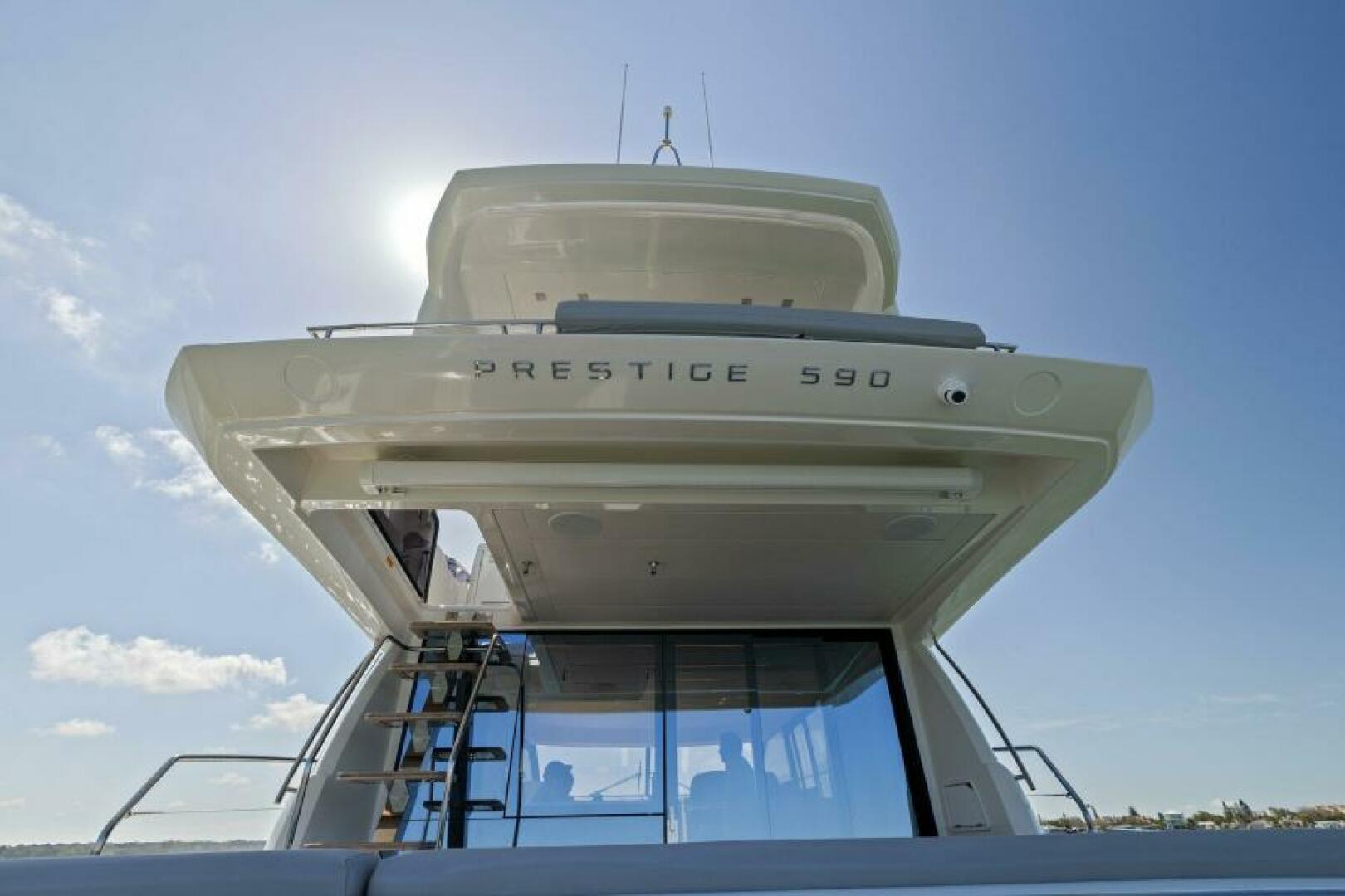 2022 Prestige 590 Flybridge - Image 10