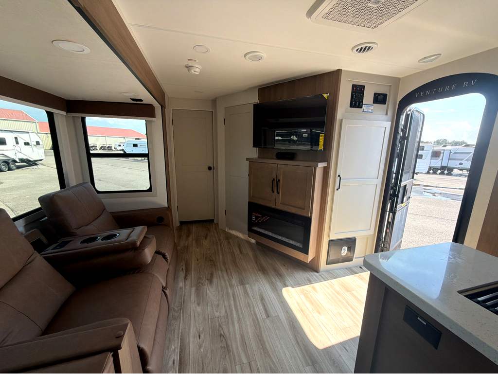 2027 VENTURE RV SPORTTREK 333VIK - Image 15