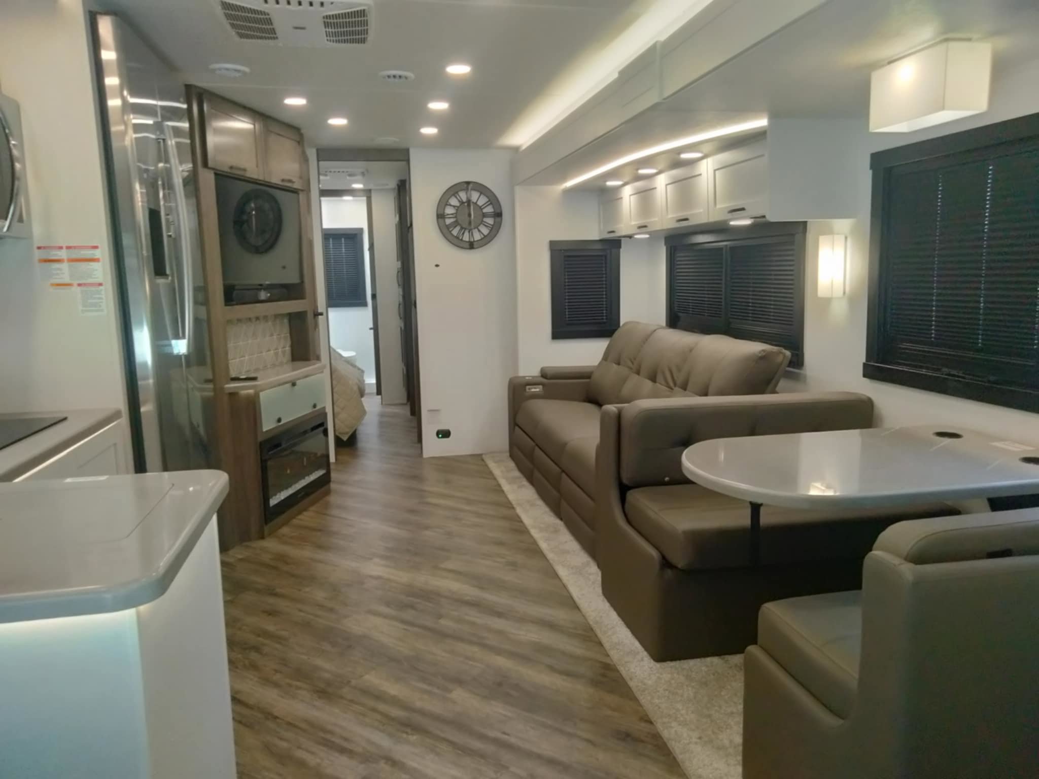 2026 ENTEGRA COACH ACCOLADE 37K - Image 12