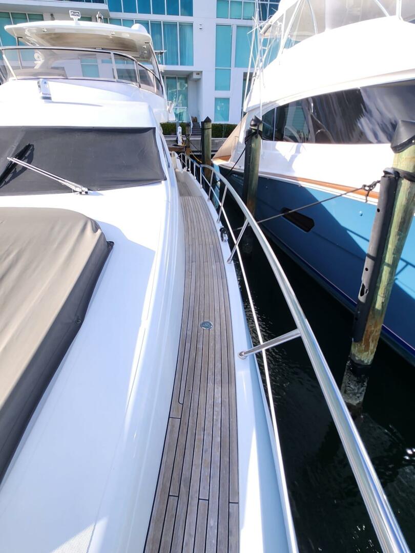 2014 Azimut Flybridge - Image 11
