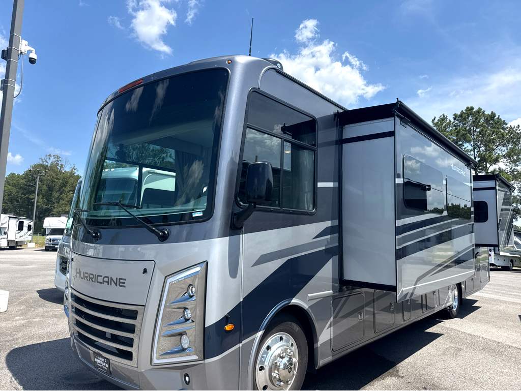 2027 THOR MOTOR COACH HURRICANE 36H - Image 2