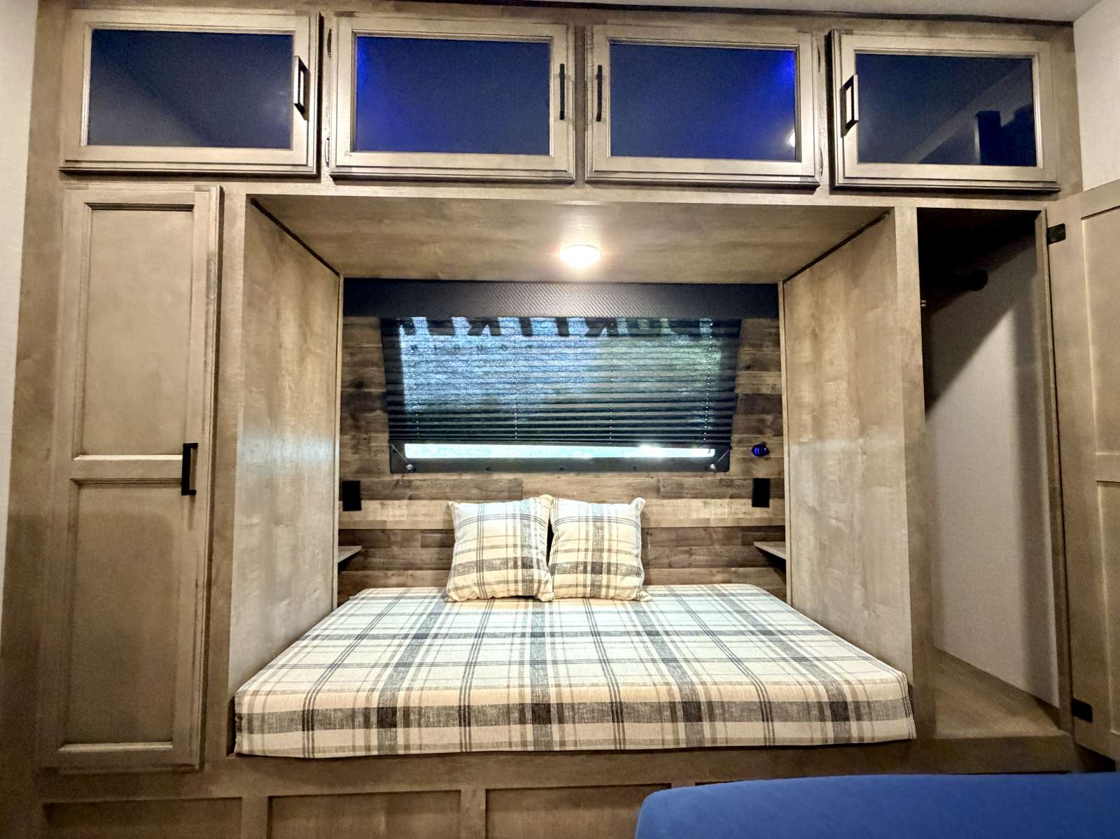 2023 Venture RV SportTrek Touring Edition - Image 16