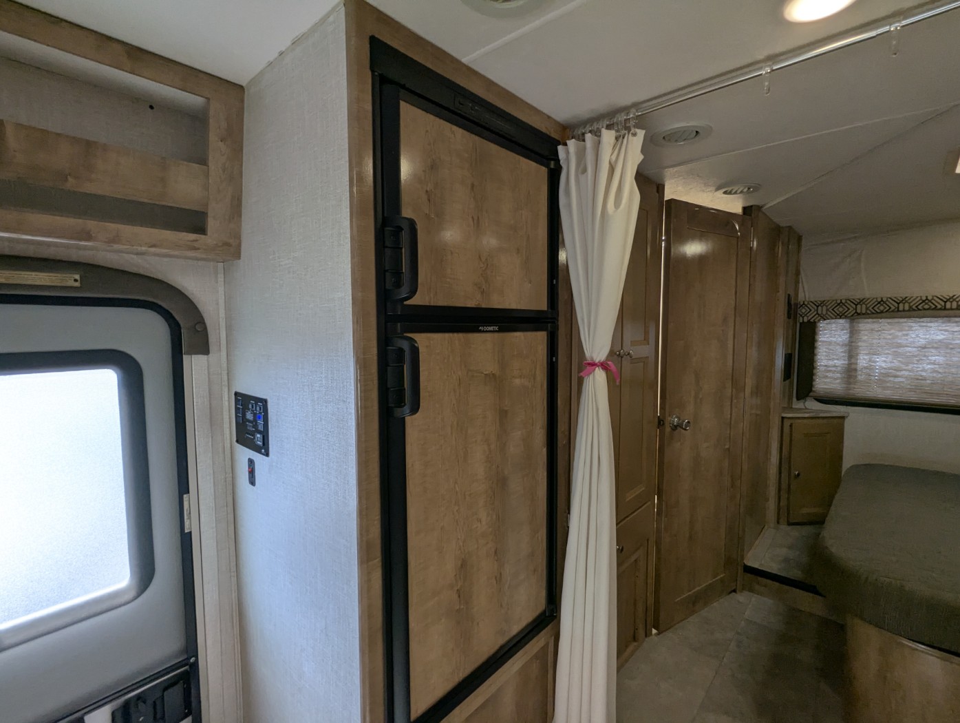 2020 Coachmen Leprechaun 260RS - Image 23