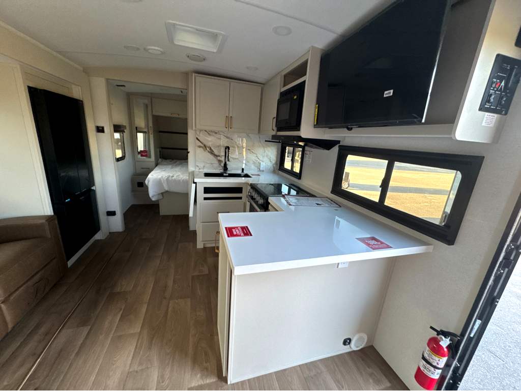 2027 GRAND DESIGN IMAGINE 2470BH - Image 11