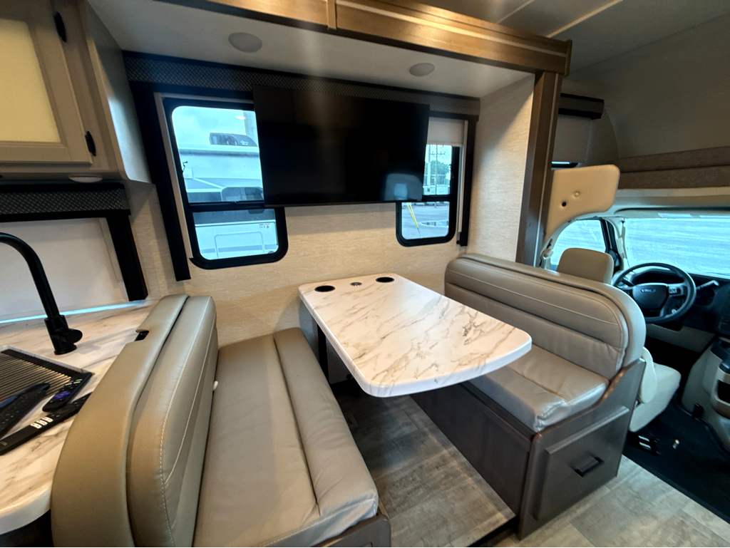 2025 Thor Motor Coach MAGNITUDE GA31 - Image 13