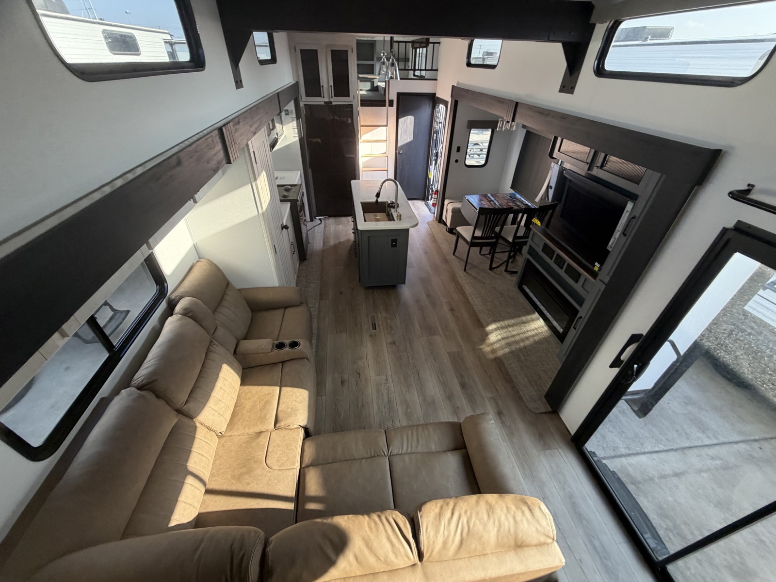 2026 PALOMINO PUMA 420LFT - Image 28