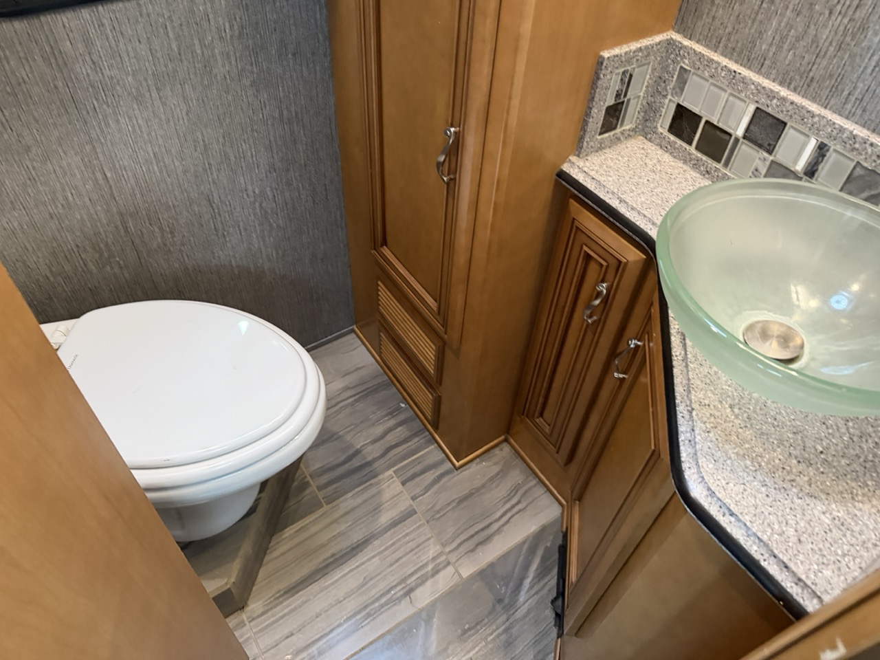 2015 Newmar Ventana 3636 - Image 29