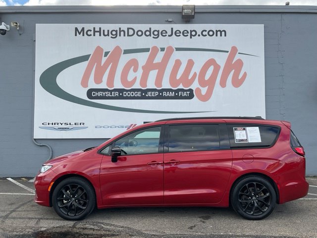 2025 Chrysler Pacifica Limited FWD - Image 8