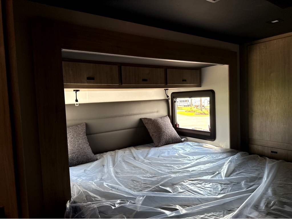 2027 GRAND DESIGN LINEAGE SERIES F 31ZW - Image 22