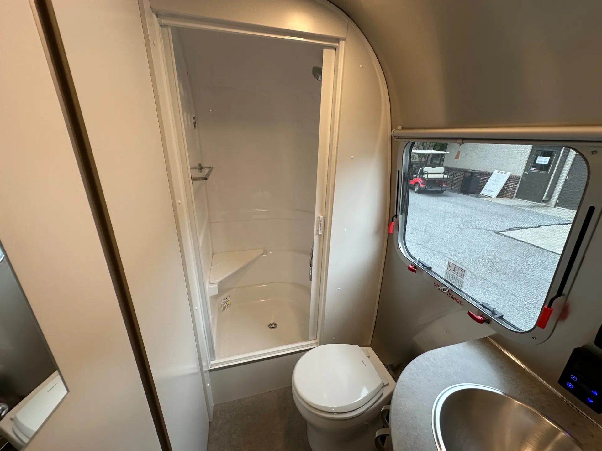 2027 Airstream Flying Cloud 30FB Bunk - Image 34