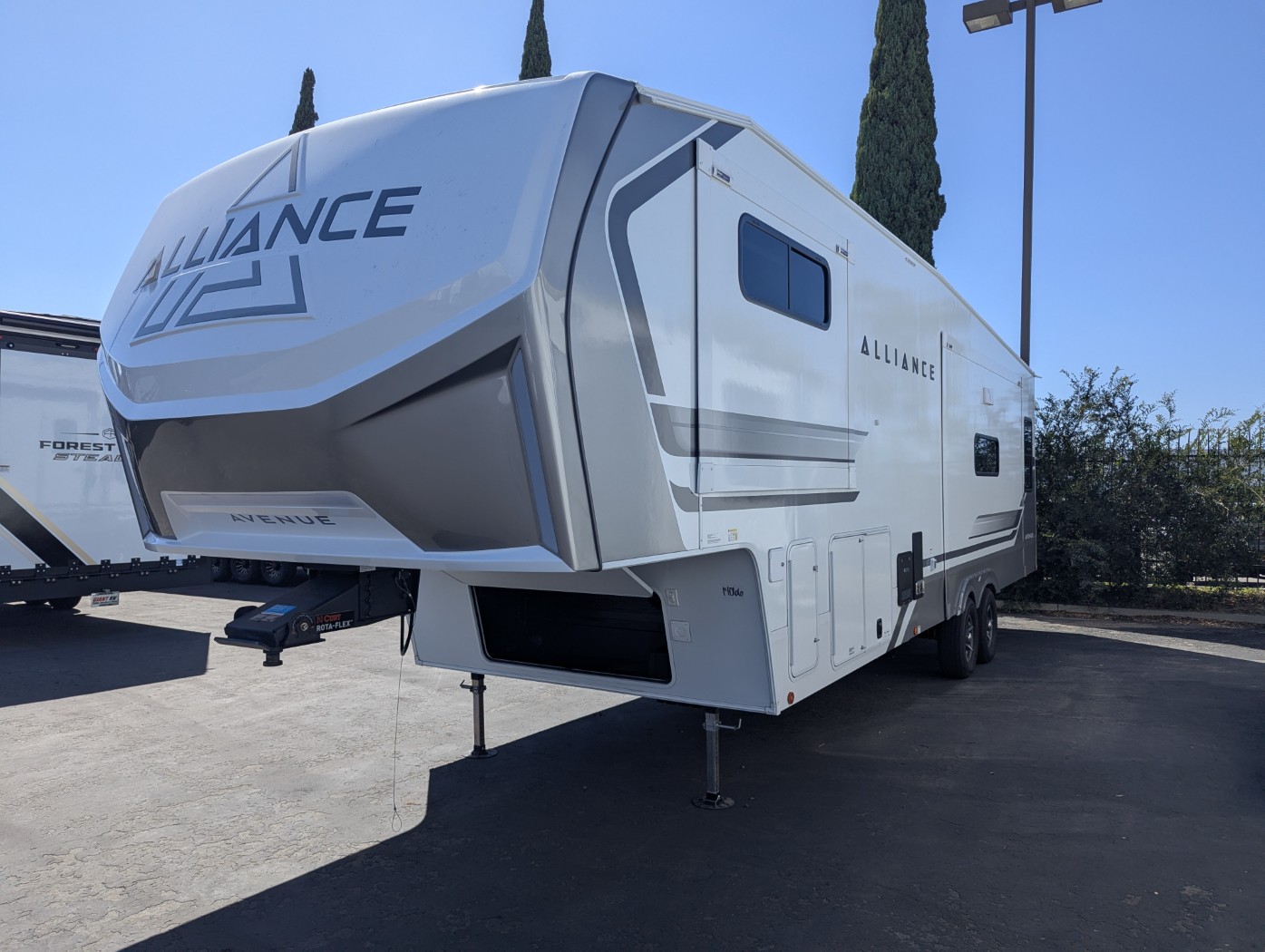 2027 Alliance RV Avenue 32RLS - Image 3