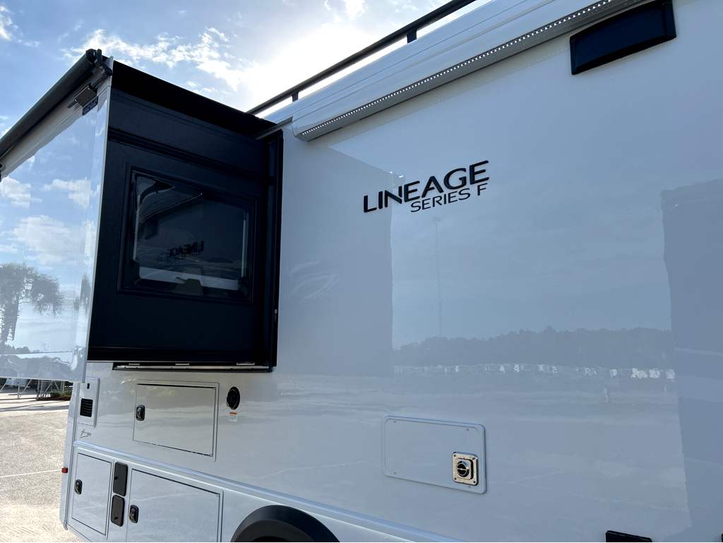 2026 GRAND DESIGN LINEAGE SERIES F 31ZW - Image 12