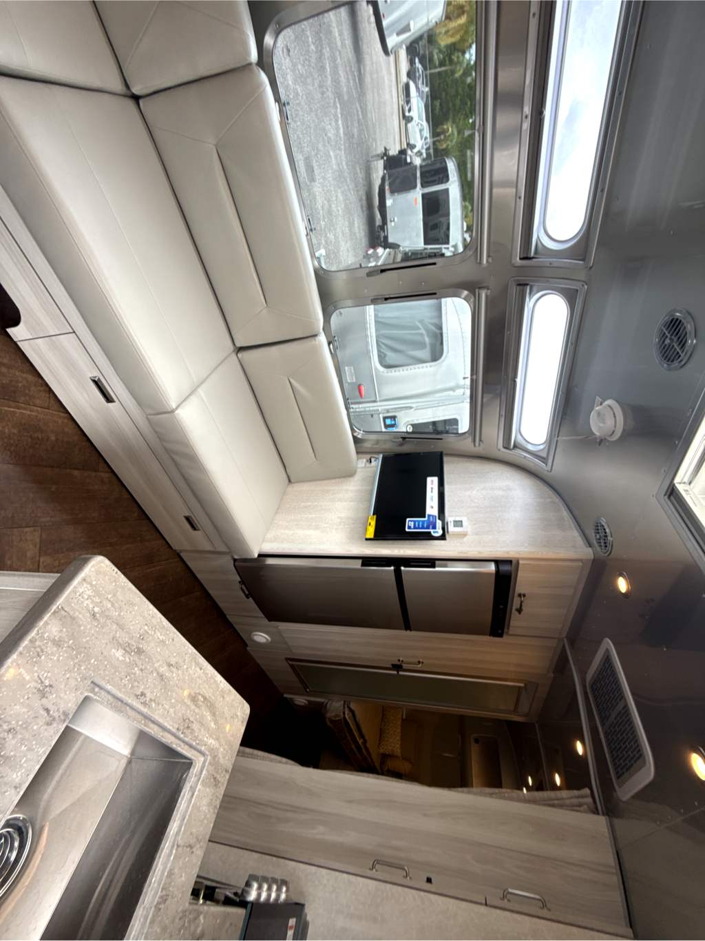 2027 Airstream International 25FB - Image 11