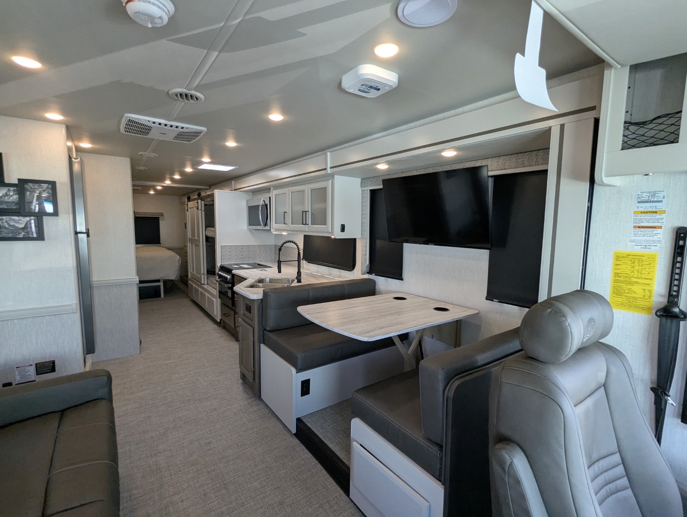 2026 Holiday Rambler Admiral 34J - Image 11
