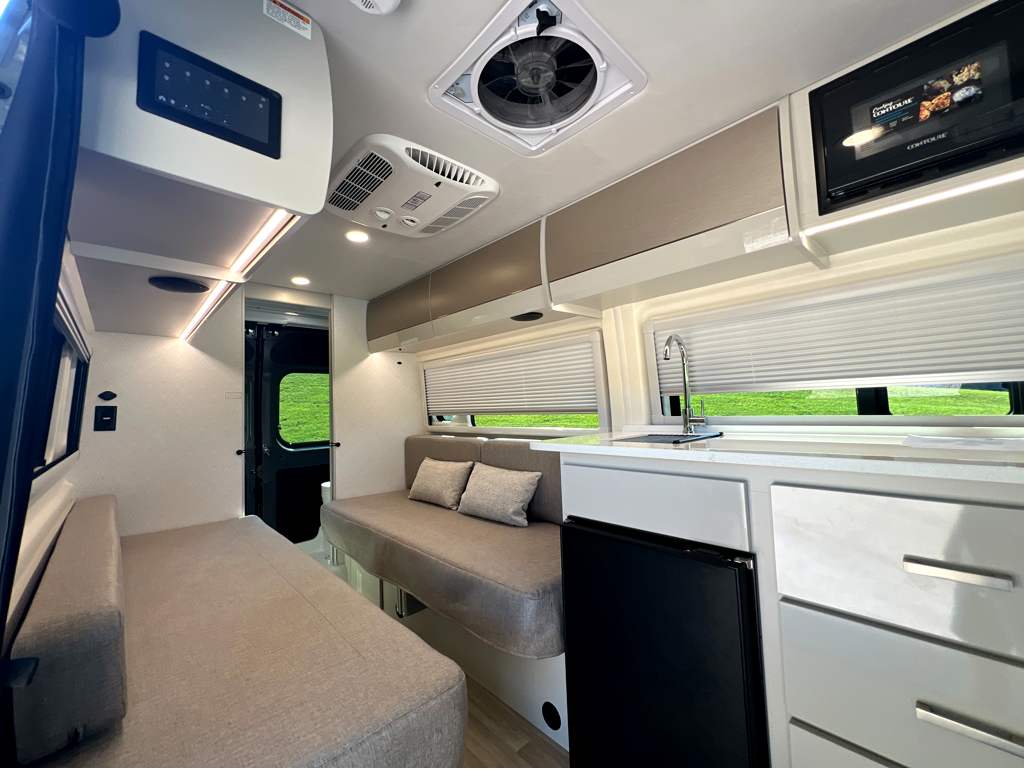 2027 THOR MOTOR COACH SEQUENCE 20L - Image 5