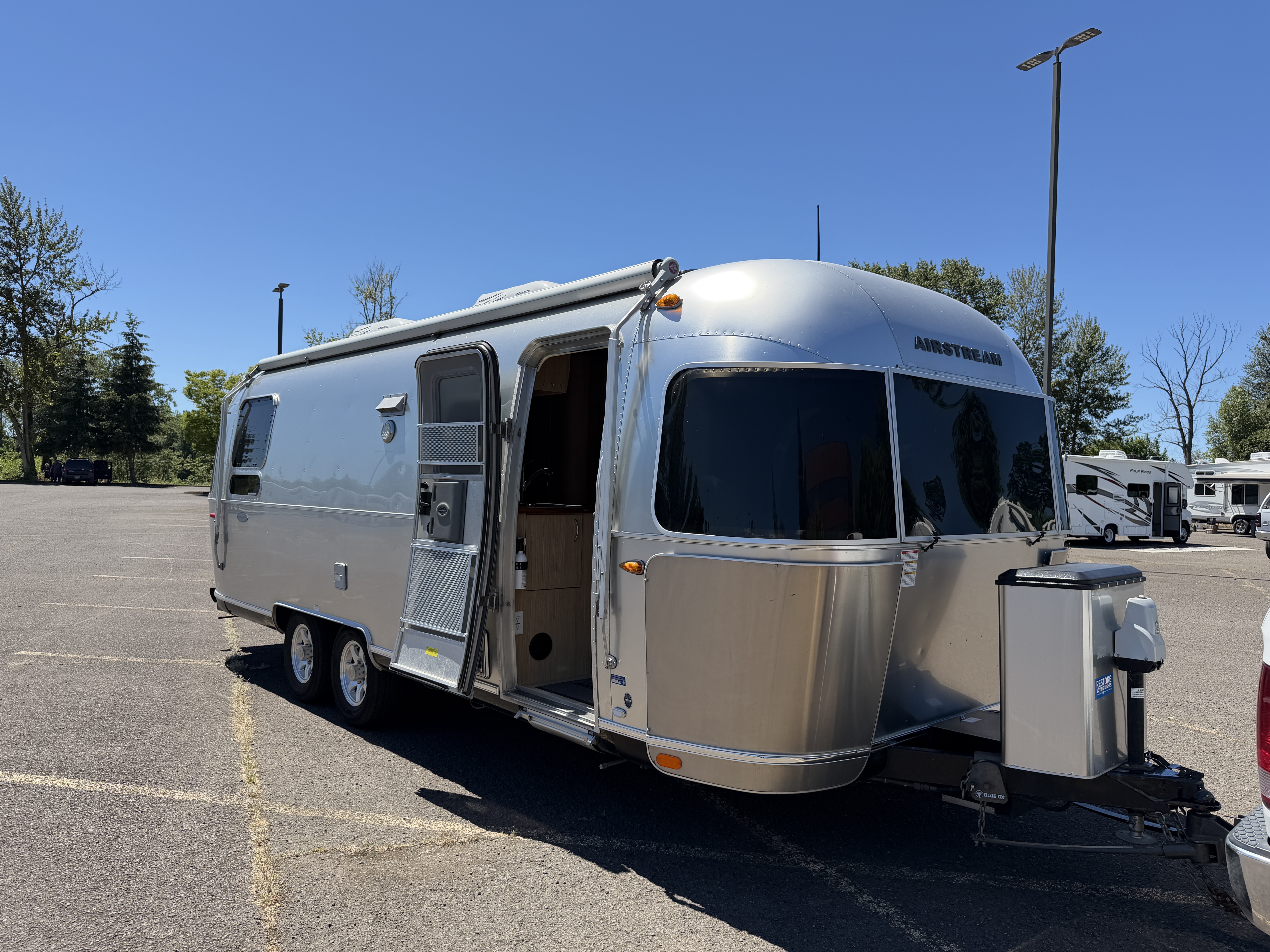 2018 Airstream Flying Cloud 25RB - Image 1
