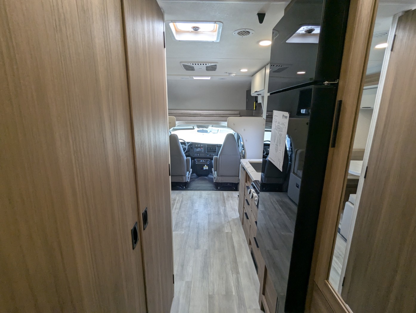 2027 Thor Motor Coach Four Winds 25Z - Image 22
