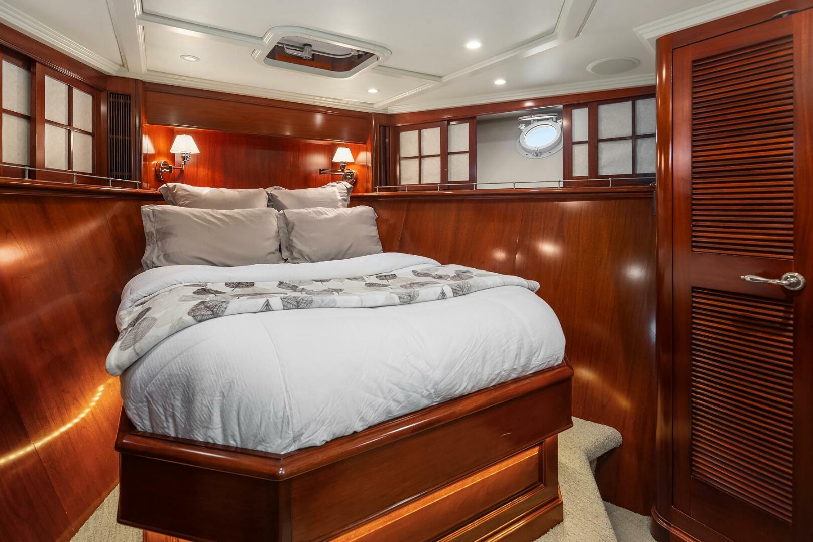 2001 Rayburn Custom Yachts Flush Deck - Image 37