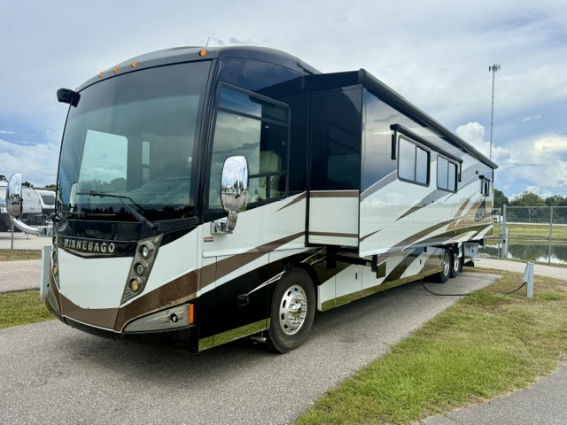 2013 WINNEBAGO TOUR 42QD - Image 4