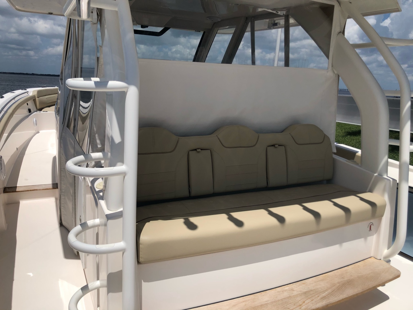 2017 Pursuit S 408 - Image 20