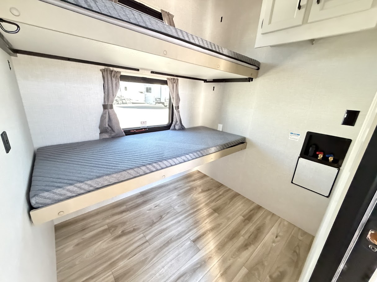 2026 VENTURE RV SPORTTREK 363VFR - Image 33