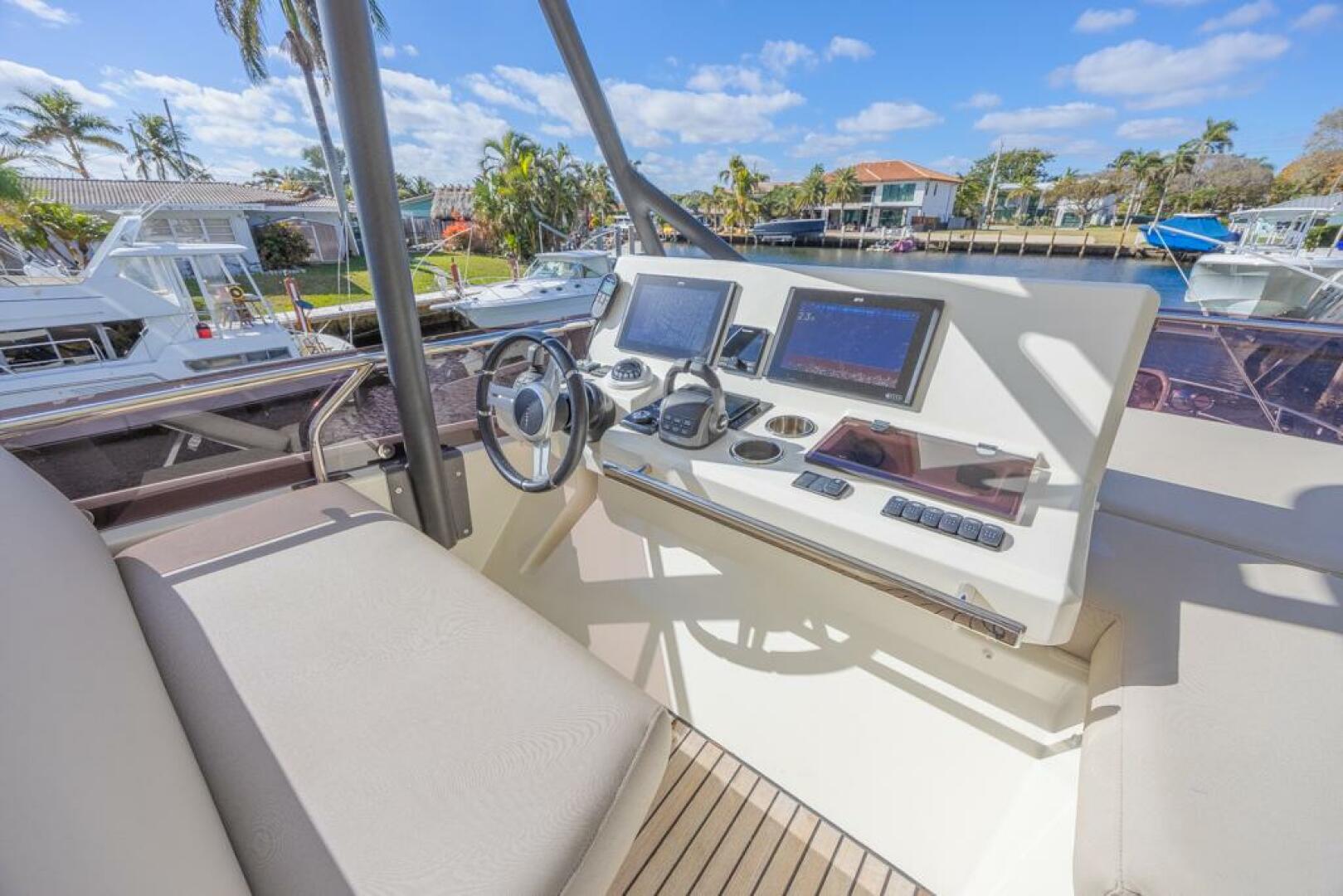 2021 Prestige 520 Flybridge - Image 28