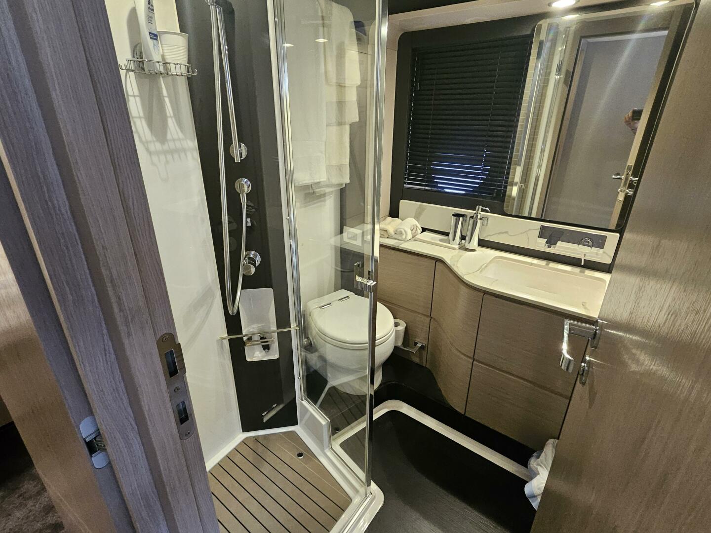 2022 Azimut 66 - Image 52