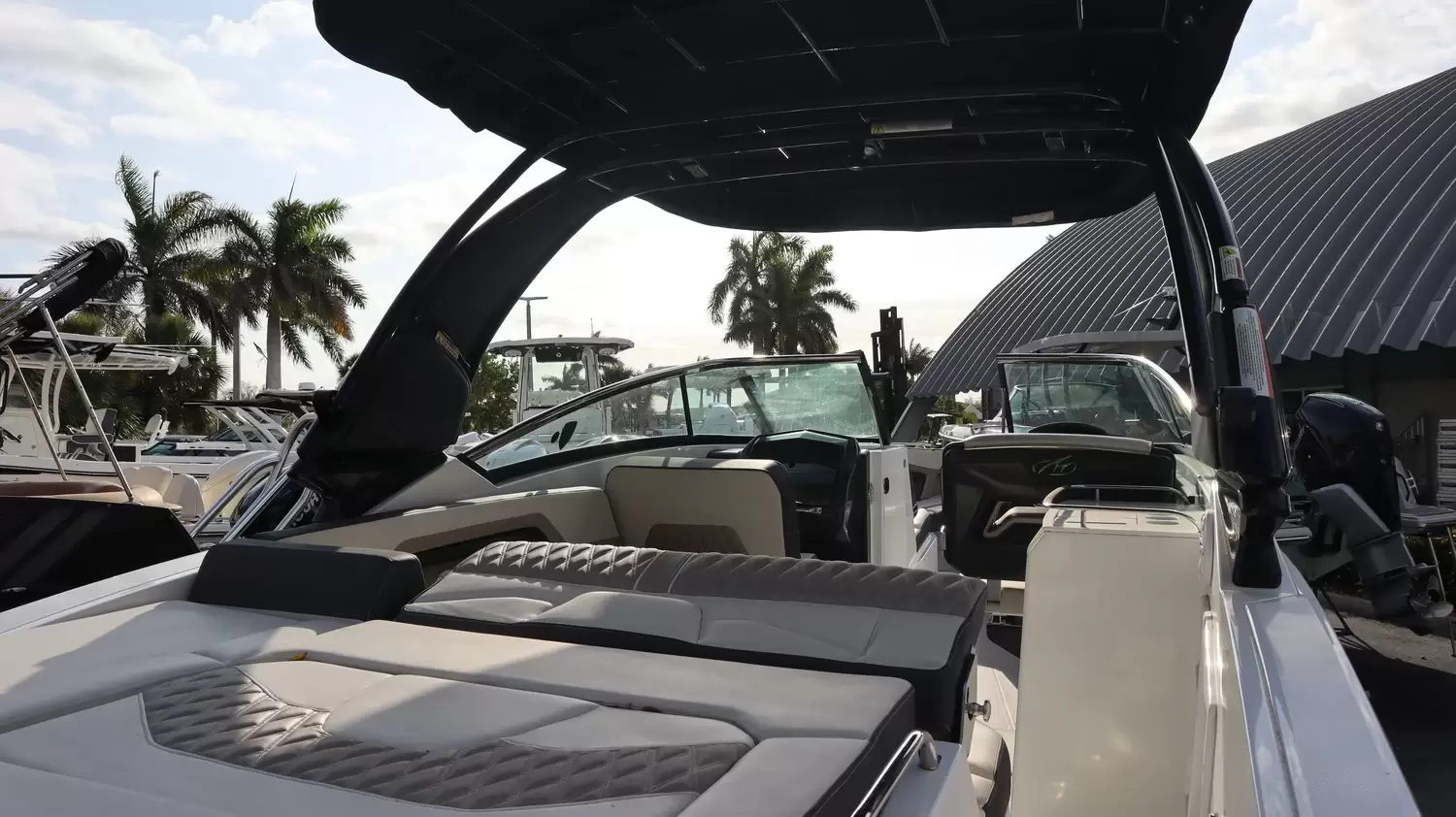 2024 MONTEREY 305SS - Image 2