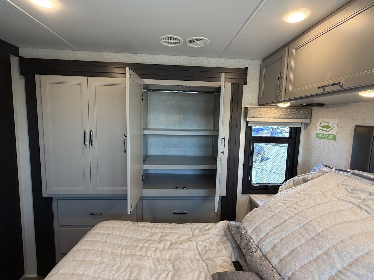 2026 THOR MOTOR COACH PALAZZO 33.6 - Image 54